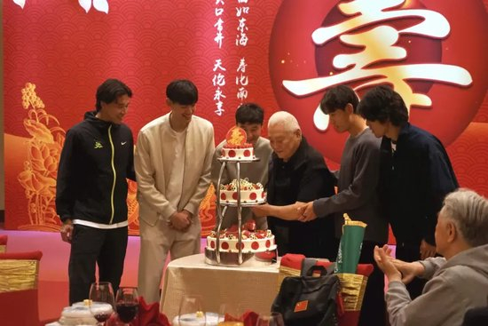 HJC黄金城成为一个峰会的王者展示图片