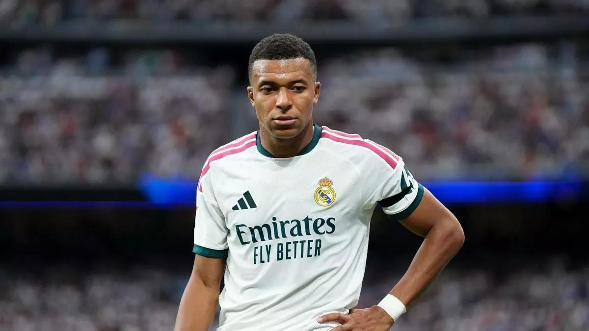 记者：对姆巴佩的状态感到担忧，不能排除他离开皇马的可能