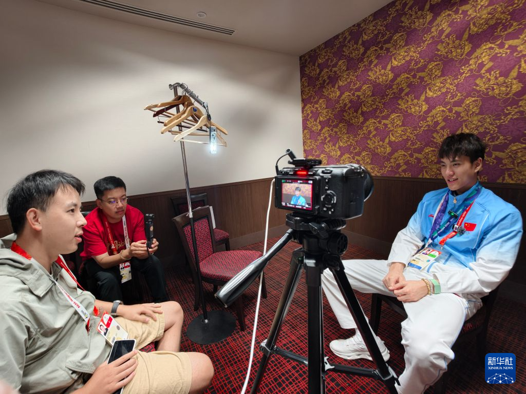 HJC黄金城丨专访李昊：水瓶扔了无所谓，反正他们也踢不进